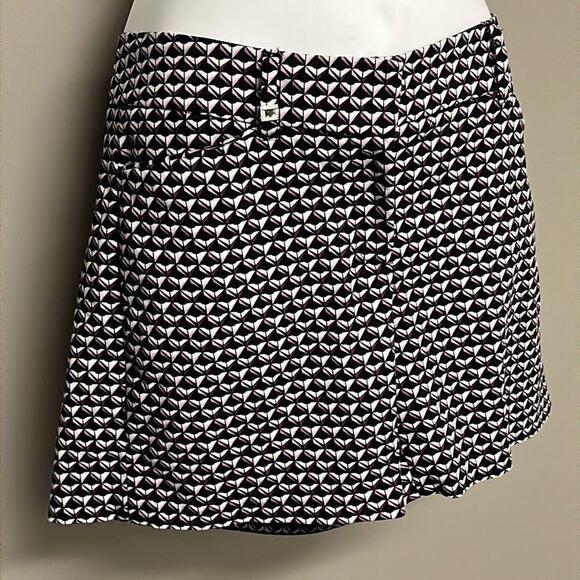 White House Black Market Abstract Print Short 4 Pocket Clasp Zip Shorts- Size 6 - Picture 3 of 16